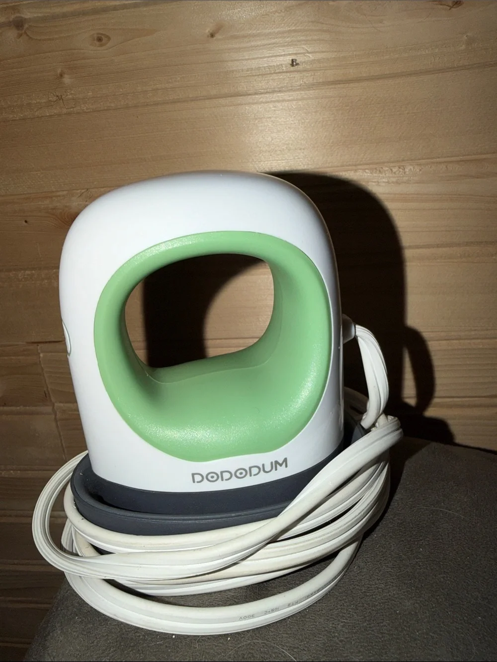 USED Dododum Mini Handheld IRON-ON Garment Steamer - White & Light Green